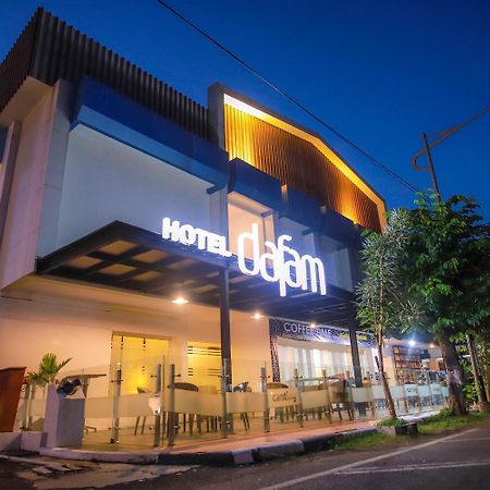 Dafam Hotel Чилачап Екстериор снимка