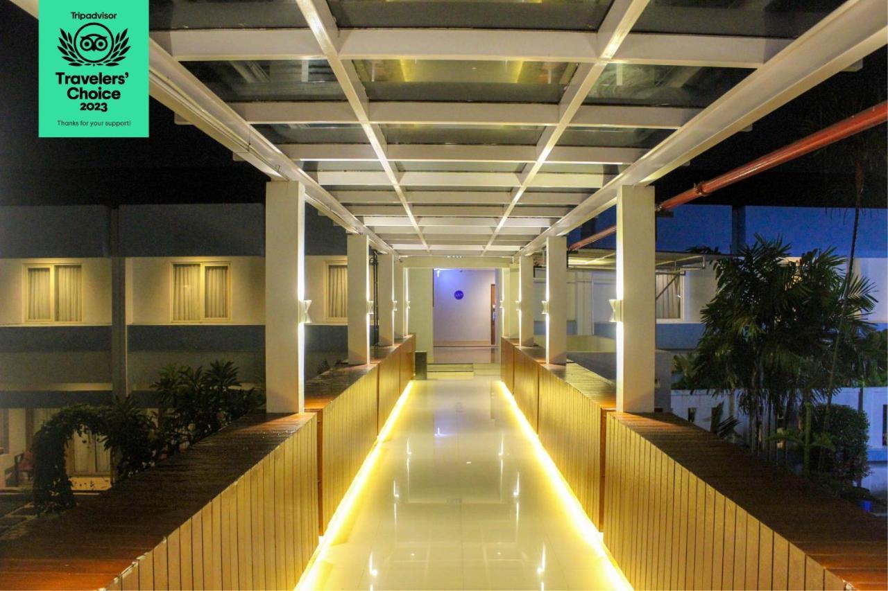 Dafam Hotel Чилачап Екстериор снимка