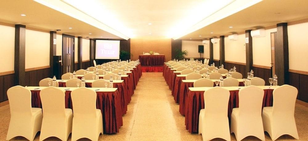 Dafam Hotel Чилачап Екстериор снимка
