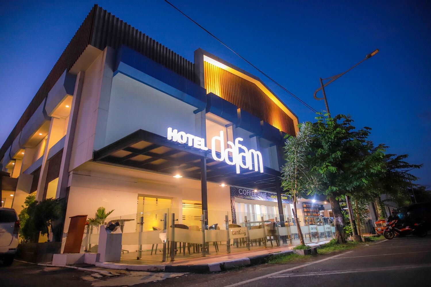 Dafam Hotel Чилачап Екстериор снимка